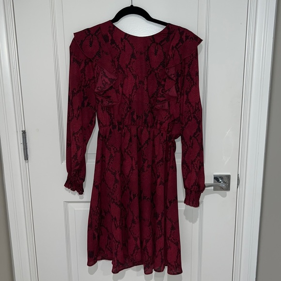 Banana Republic Dresses & Skirts - Banana republic, long sleeve, snake, print dress